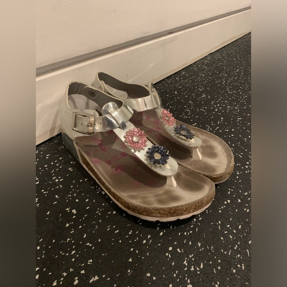Girls sandals fancy shoes shiny birkenstock slip on flip flops girls size US 3 - Picture 2 of 4